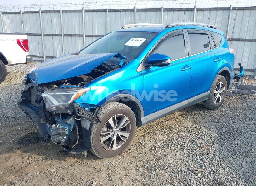 Photo 2 of 2018 Toyota Rav4 XLE (VIN JTMWFREV3JJ725847)