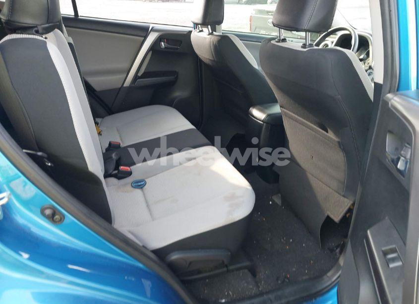 Photo 8 of 2018 Toyota Rav4 XLE (VIN JTMWFREV3JJ725847)