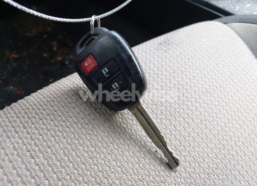 Photo 11 of 2017 Toyota Rav4 XLE (VIN JTMWFREV4HJ128720)