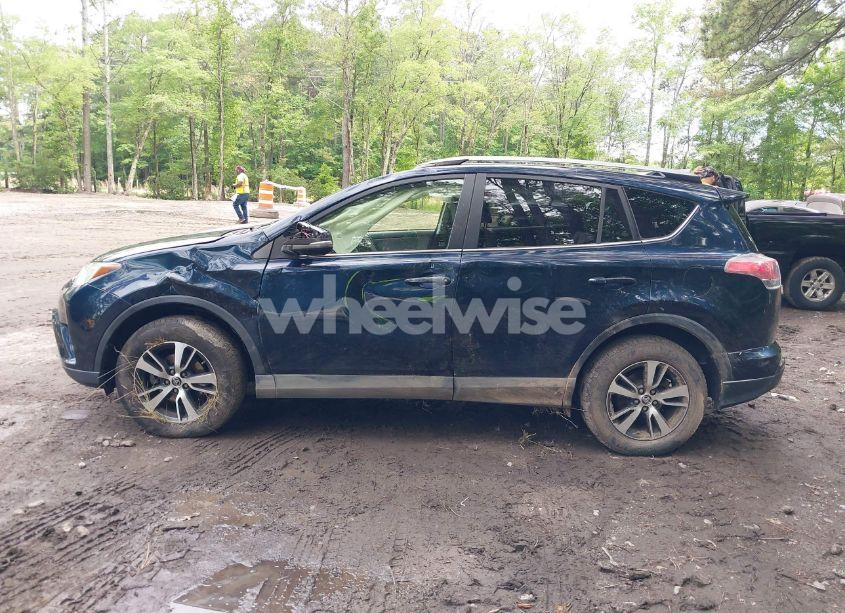 Photo 14 of 2017 Toyota Rav4 XLE (VIN JTMWFREV4HJ128720)