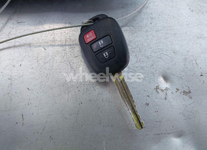 Photo 11 of 2015 Toyota Rav4 XLE (VIN JTMWFREV5FD057765)