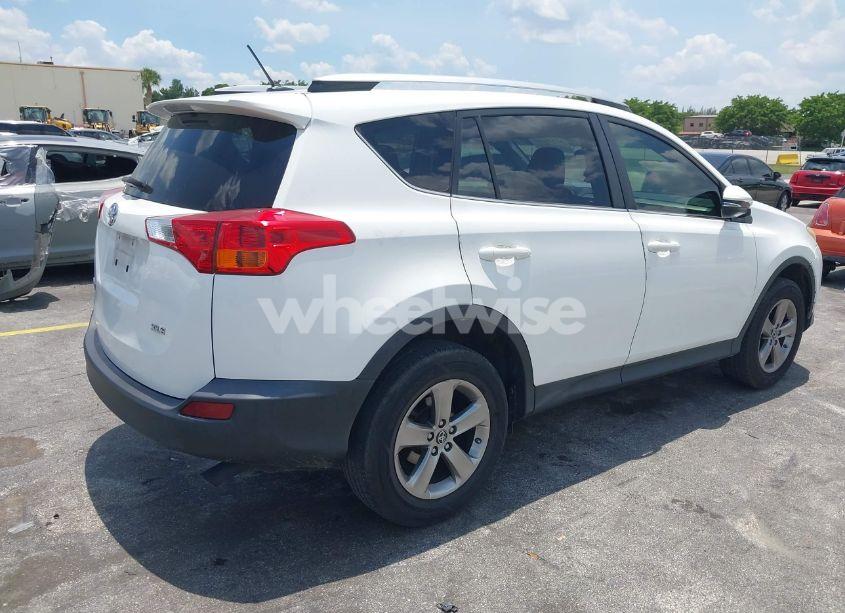 Photo 4 of 2015 Toyota Rav4 XLE (VIN JTMWFREV5FD057765)