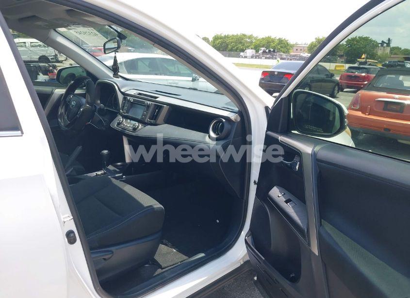 Photo 5 of 2015 Toyota Rav4 XLE (VIN JTMWFREV5FD057765)