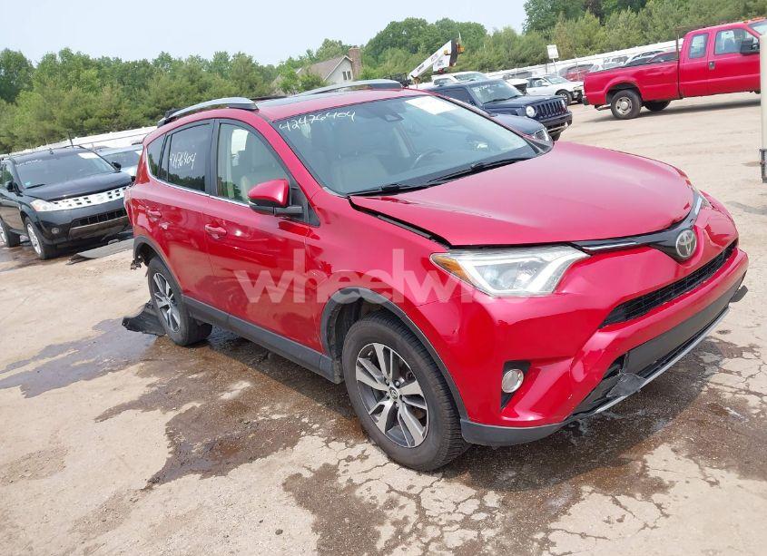 2017 Toyota Rav4 XLE (VIN JTMWFREV5HJ122389) main photo