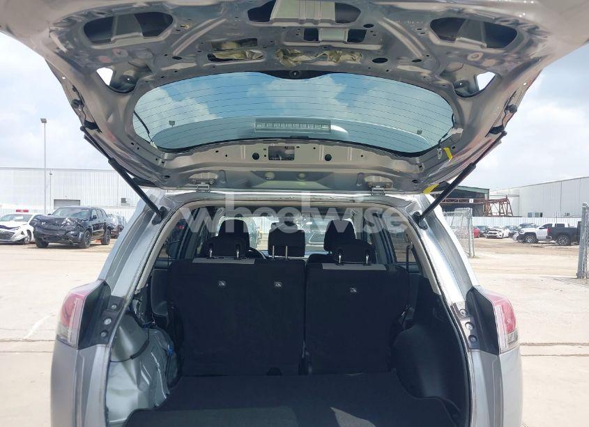 Photo 18 of 2018 Toyota Rav4 XLE (VIN JTMWFREV5JJ202927)