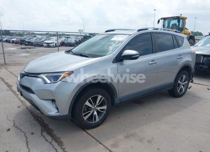 Photo 2 of 2018 Toyota Rav4 XLE (VIN JTMWFREV5JJ202927)