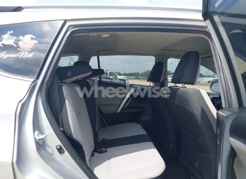 Photo 8 of 2018 Toyota Rav4 XLE (VIN JTMWFREV5JJ202927)