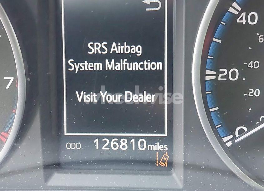 Photo 16 of 2018 Toyota Rav4 XLE (VIN JTMWFREV5JJ739619)