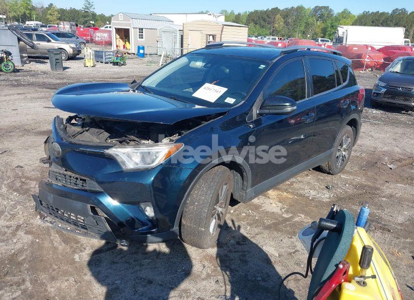 Photo 2 of 2018 Toyota Rav4 XLE (VIN JTMWFREV5JJ739619)