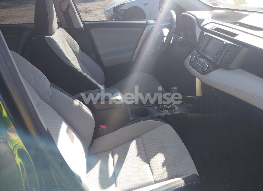 Photo 5 of 2018 Toyota Rav4 XLE (VIN JTMWFREV5JJ739619)