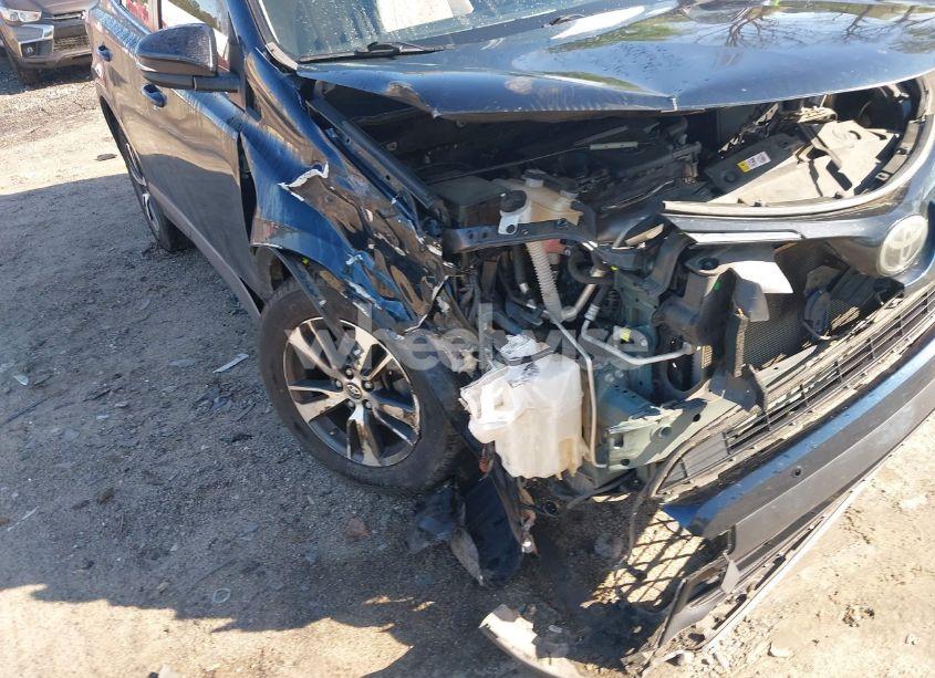 Photo 6 of 2018 Toyota Rav4 XLE (VIN JTMWFREV5JJ739619)