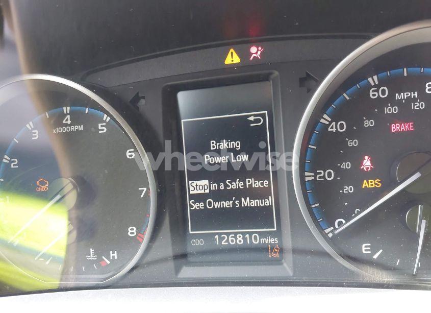 Photo 7 of 2018 Toyota Rav4 XLE (VIN JTMWFREV5JJ739619)