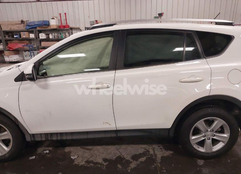 Photo 13 of 2014 Toyota Rav4 XLE (VIN JTMWFREV7EJ000192)