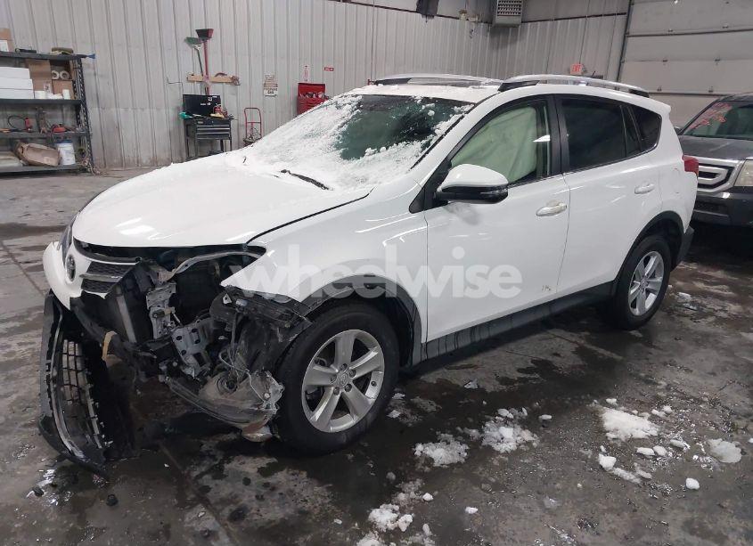 Photo 2 of 2014 Toyota Rav4 XLE (VIN JTMWFREV7EJ000192)