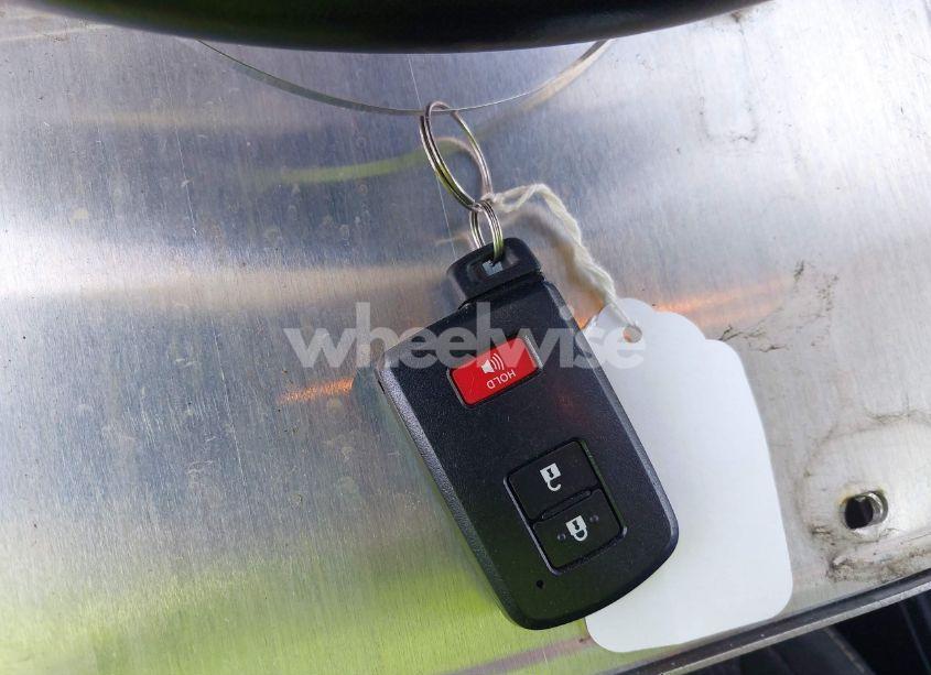 Photo 11 of 2017 Toyota Rav4 XLE (VIN JTMWFREV7HJ144443)