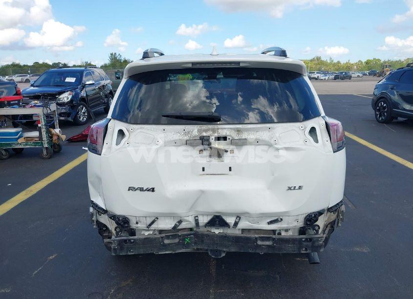 Photo 17 of 2018 Toyota Rav4 XLE (VIN JTMWFREV7JD113293)