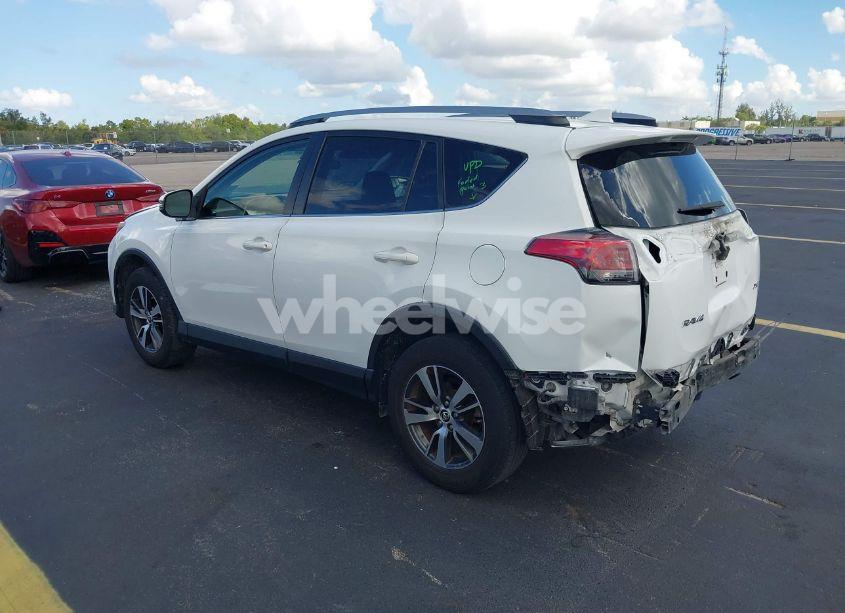 Photo 3 of 2018 Toyota Rav4 XLE (VIN JTMWFREV7JD113293)