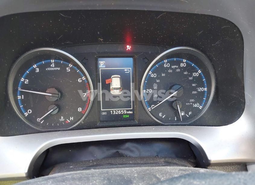 Photo 7 of 2018 Toyota Rav4 ADVENTURE/XLE (VIN JTMWFREV7JD125119)