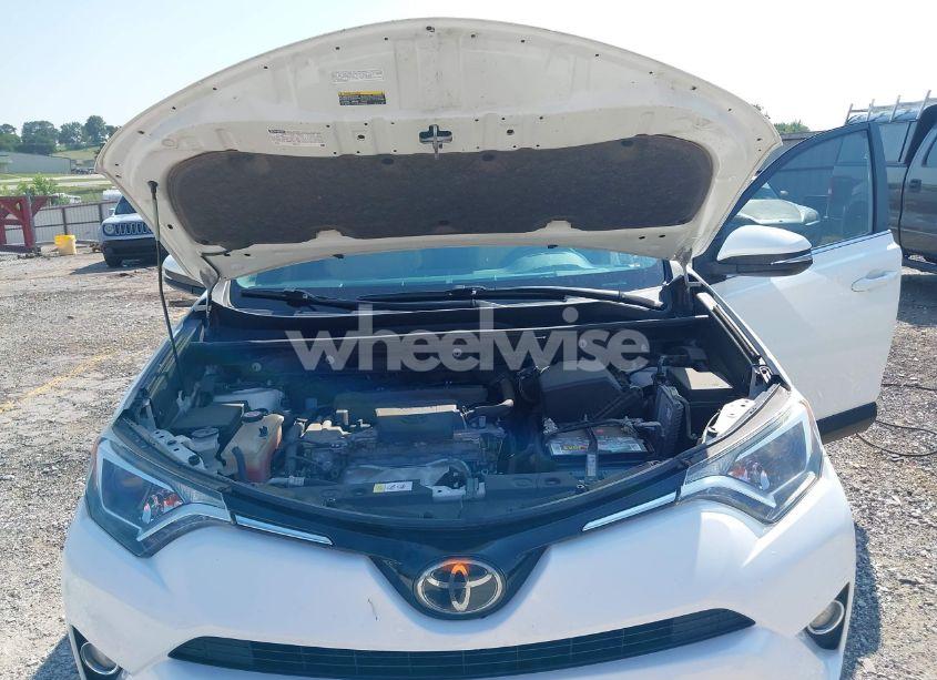 Photo 10 of 2018 Toyota Rav4 XLE (VIN JTMWFREV7JJ735295)
