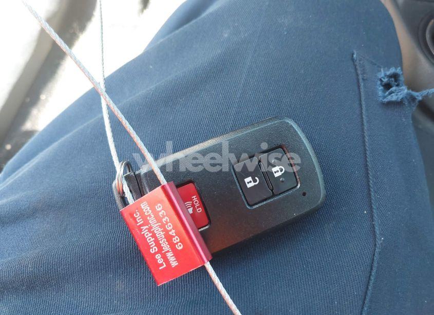 Photo 11 of 2018 Toyota Rav4 XLE (VIN JTMWFREV7JJ735295)