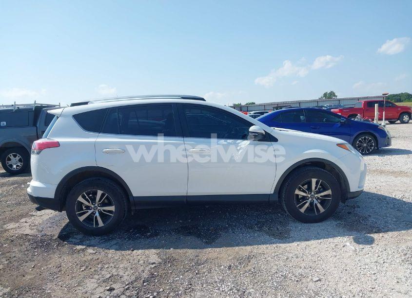 Photo 13 of 2018 Toyota Rav4 XLE (VIN JTMWFREV7JJ735295)