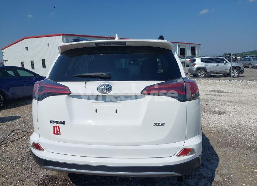 Photo 16 of 2018 Toyota Rav4 XLE (VIN JTMWFREV7JJ735295)