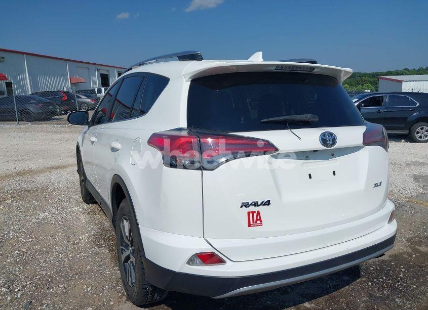 Photo 3 of 2018 Toyota Rav4 XLE (VIN JTMWFREV7JJ735295)