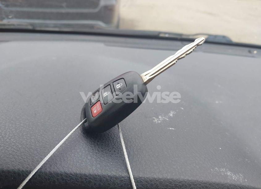 Photo 11 of 2015 Toyota Rav4 XLE (VIN JTMWFREV8FD058537)