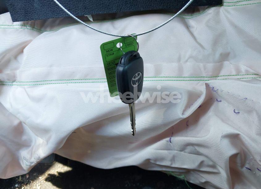 Photo 11 of 2016 Toyota Rav4 XLE (VIN JTMWFREV8GJ087491)