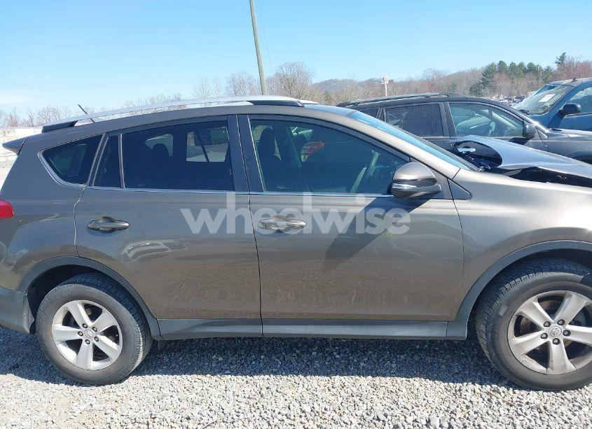 Photo 13 of 2013 Toyota Rav4 XLE (VIN JTMWFREV9D5002985)