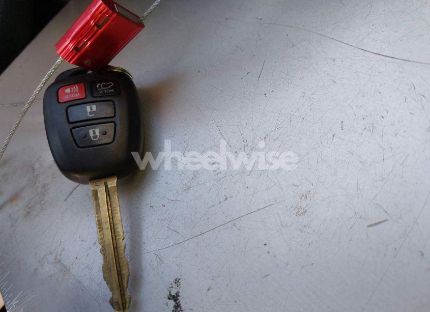 Photo 11 of 2017 Toyota Rav4 XLE (VIN JTMWFREV9HD104668)