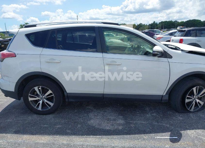 Photo 14 of 2017 Toyota Rav4 XLE (VIN JTMWFREV9HD104668)