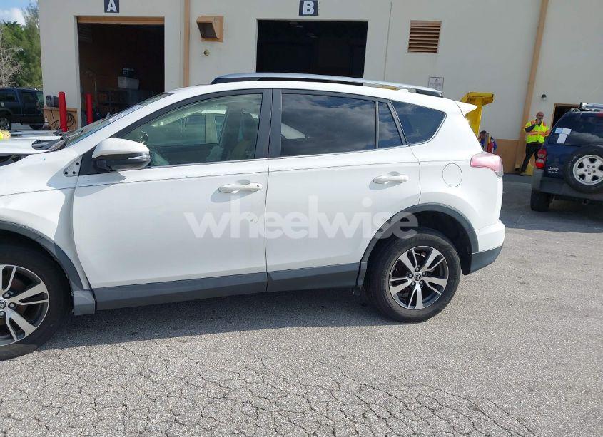Photo 15 of 2017 Toyota Rav4 XLE (VIN JTMWFREV9HD104668)