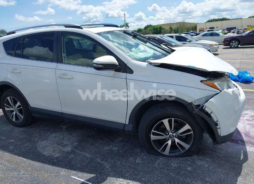 Photo 19 of 2017 Toyota Rav4 XLE (VIN JTMWFREV9HD104668)