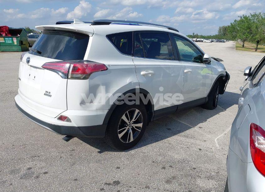 Photo 4 of 2017 Toyota Rav4 XLE (VIN JTMWFREV9HD104668)