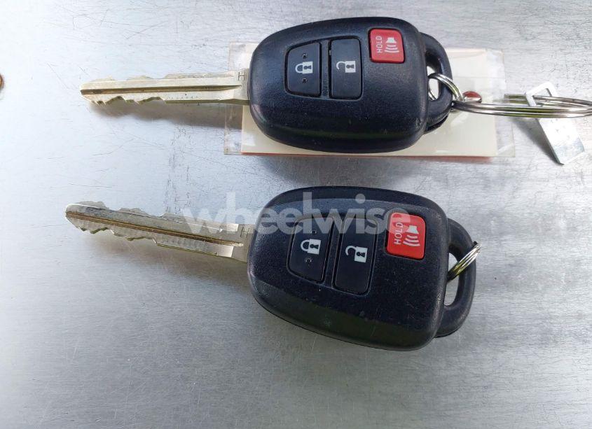 Photo 11 of 2017 Toyota Rav4 XLE (VIN JTMWFREV9HJ126106)