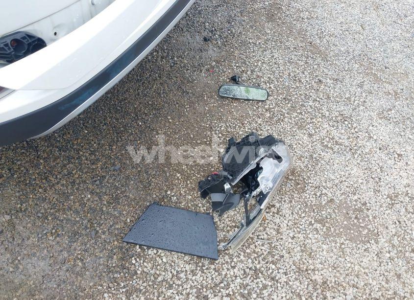 Photo 12 of 2017 Toyota Rav4 XLE (VIN JTMWFREV9HJ126106)