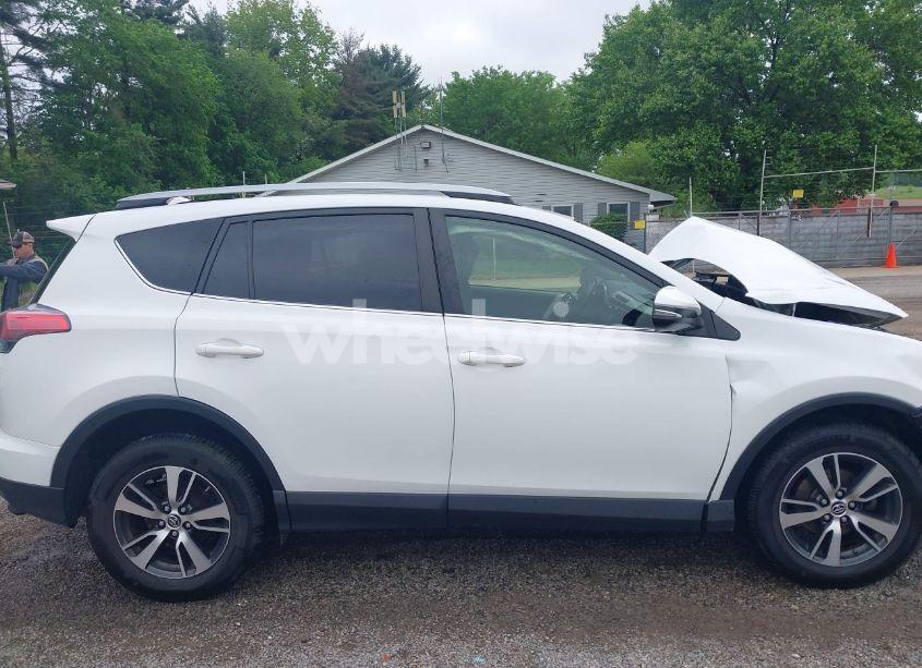 Photo 14 of 2017 Toyota Rav4 XLE (VIN JTMWFREV9HJ126106)