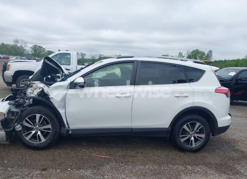 Photo 15 of 2017 Toyota Rav4 XLE (VIN JTMWFREV9HJ126106)