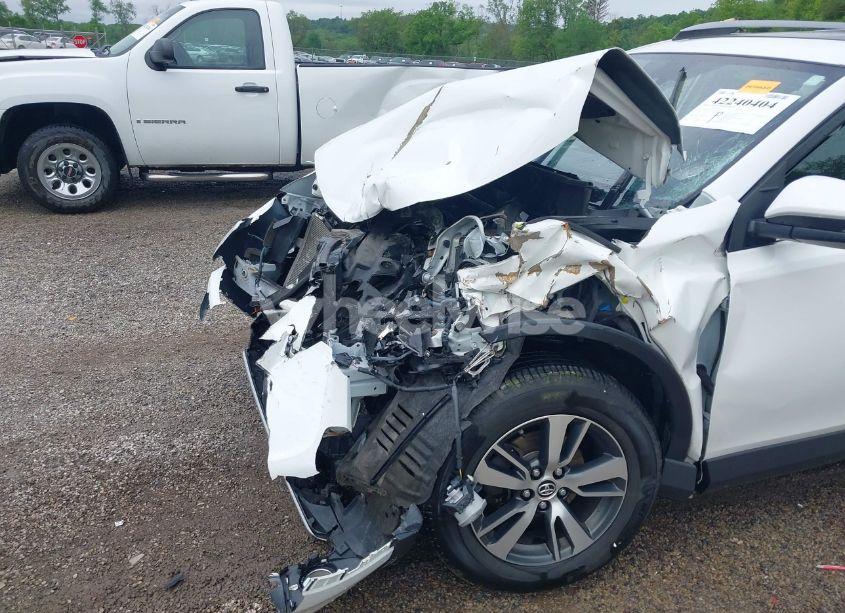 Photo 18 of 2017 Toyota Rav4 XLE (VIN JTMWFREV9HJ126106)