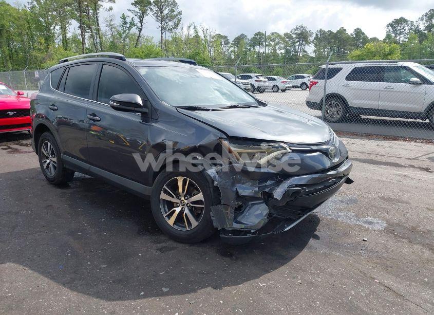 2018 Toyota Rav4 XLE (VIN JTMWFREV9JD132847) main photo