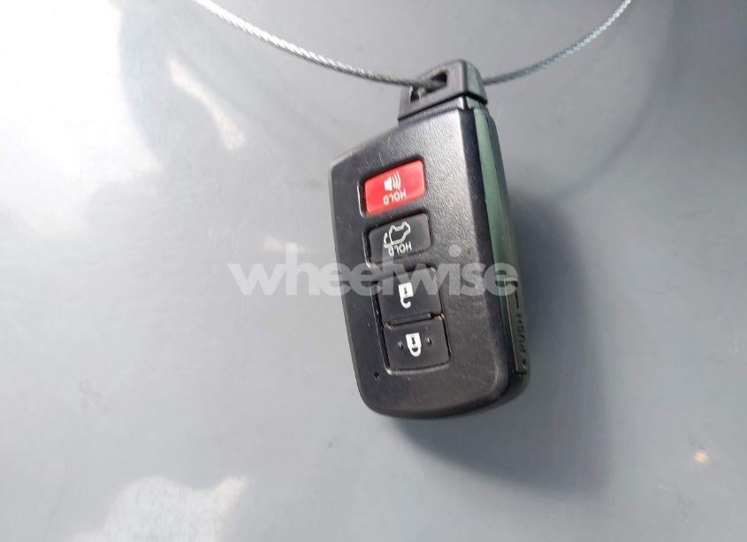 Photo 11 of 2018 Toyota Rav4 XLE (VIN JTMWFREV9JD132847)