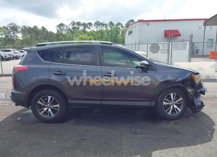Photo 13 of 2018 Toyota Rav4 XLE (VIN JTMWFREV9JD132847)