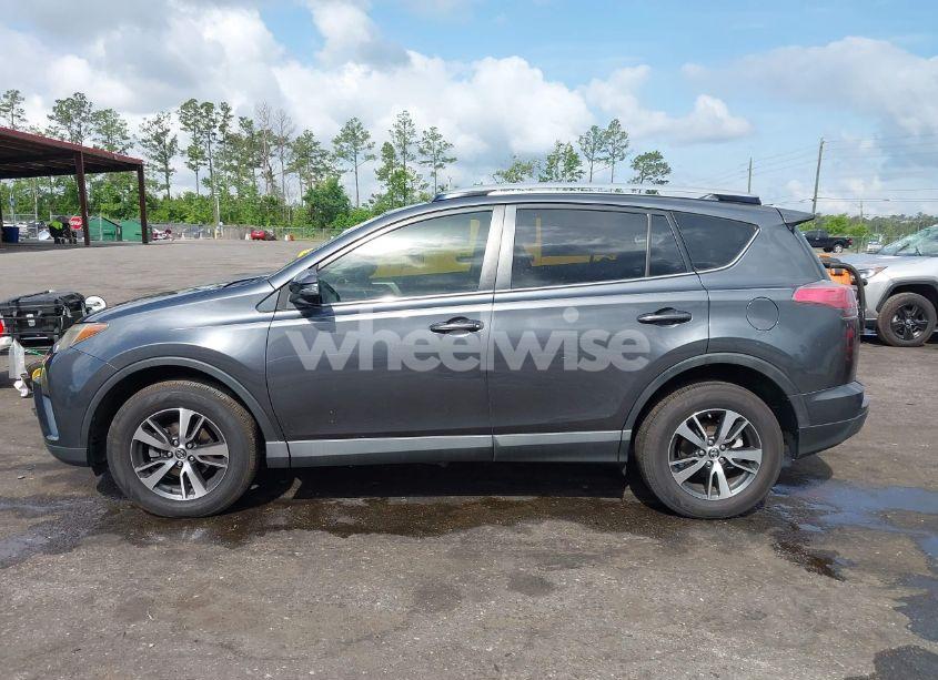 Photo 14 of 2018 Toyota Rav4 XLE (VIN JTMWFREV9JD132847)