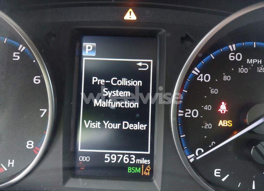 Photo 15 of 2018 Toyota Rav4 XLE (VIN JTMWFREV9JD132847)