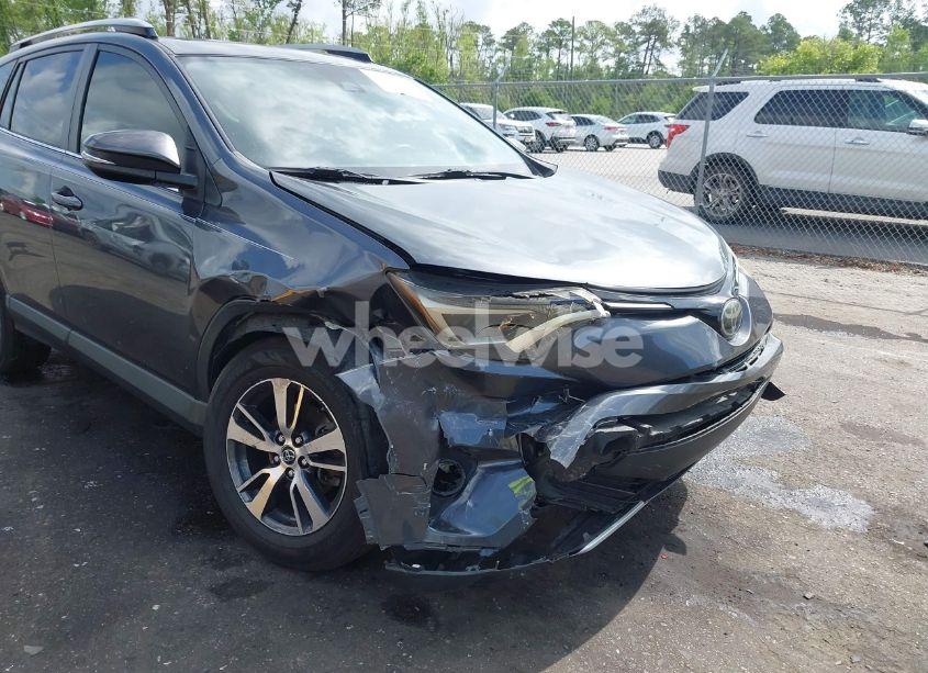 Photo 6 of 2018 Toyota Rav4 XLE (VIN JTMWFREV9JD132847)