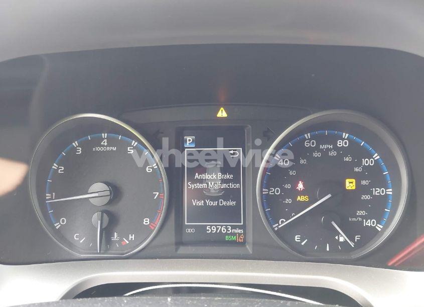 Photo 7 of 2018 Toyota Rav4 XLE (VIN JTMWFREV9JD132847)