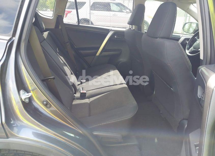 Photo 8 of 2018 Toyota Rav4 XLE (VIN JTMWFREV9JD132847)