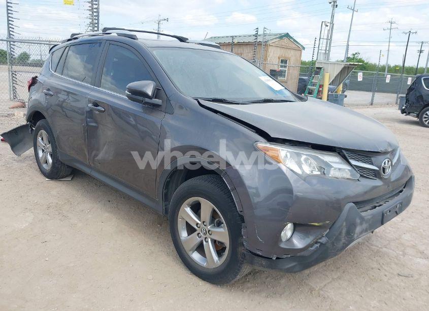 2015 Toyota Rav4 XLE (VIN JTMWFREVXFJ041014) main photo