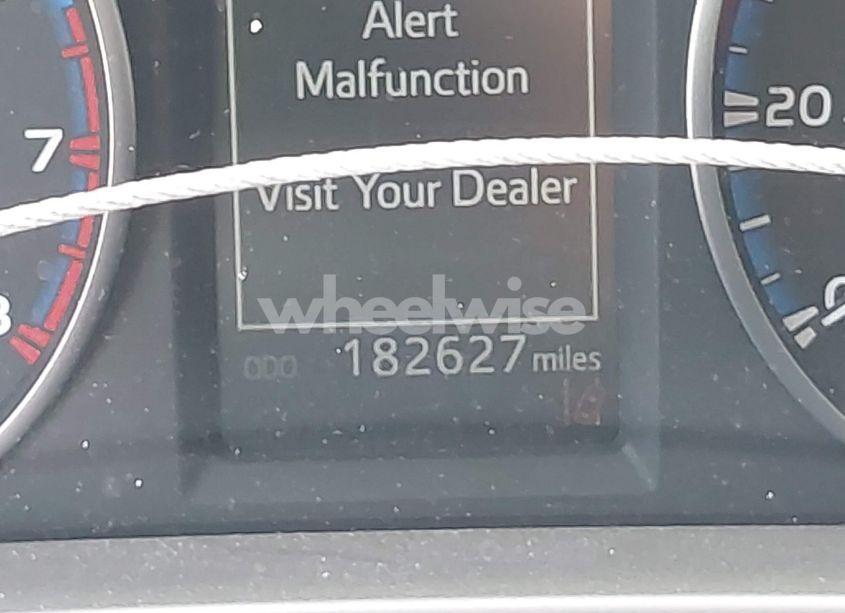 Photo 15 of 2017 Toyota Rav4 XLE (VIN JTMWFREVXHJ705220)